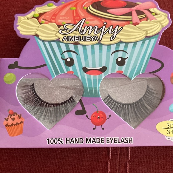 🆕2 Sets of Faux EyeLashes: 3D/31&3D/45. No glue needed - Picture 3 of 5